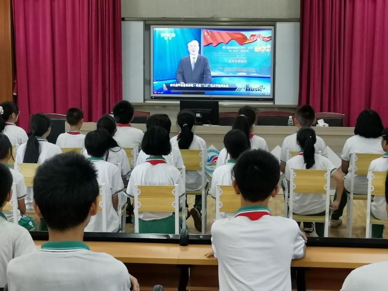 6月21日沙栏小学开展“听党话，跟党走”第二届“美育云端课堂”之音乐党史课.jpg