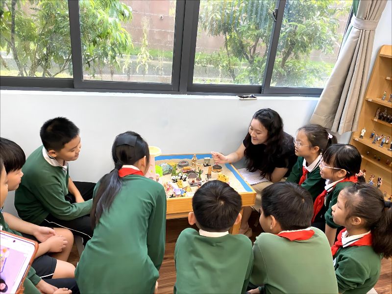 沙盘治疗。通讯员供图(3317882)-20231010114149(1).jpg